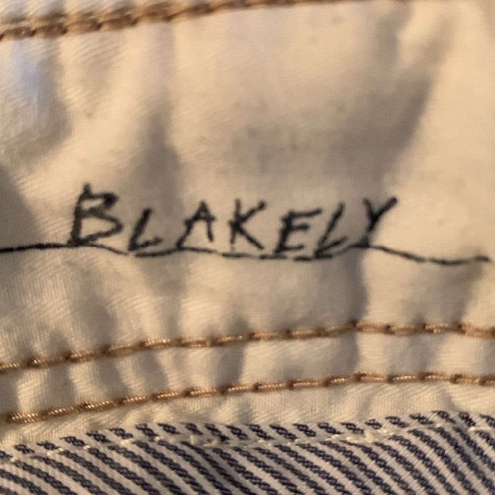 Eddie Bauer “Blakely” shorts. 9 inch inseam. Caramel color. Size 8 - Picture 3 of 12